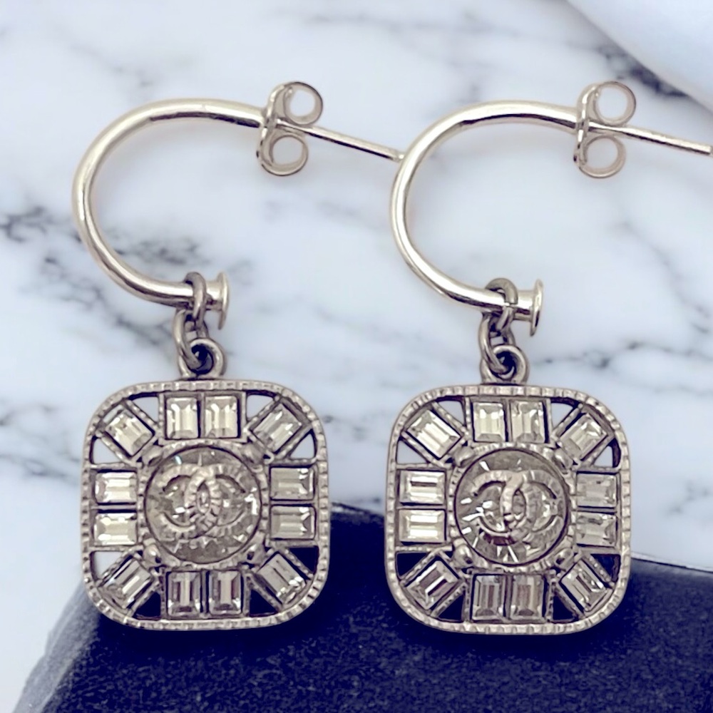 🌺 SOLD 🌺 Chanel Baguette Crystal CC Drop Earrings Silver 2009 P